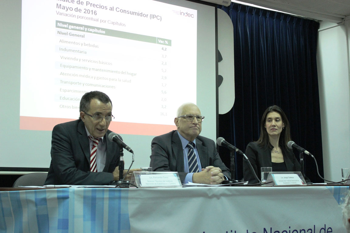 15/06/16. Lic. Jorge Todesca, Lic. Fernando Cerro y Mag. Alejandra Clemente en la conferencia de prensa sobre la publicación del IPC.
