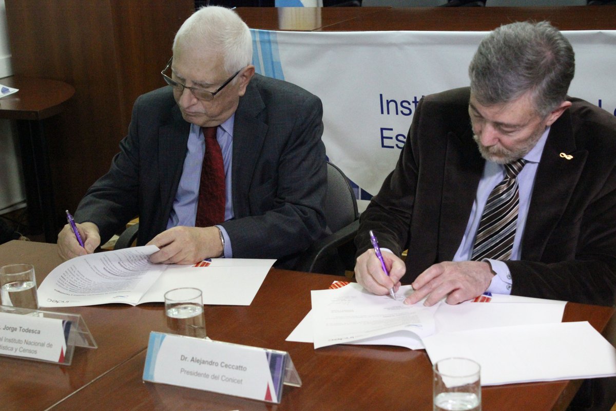 30/06/16. Lic. Jorge Todesca y Dr. Alejandro Ceccatto firman convenio entre INDEC y CONICET.