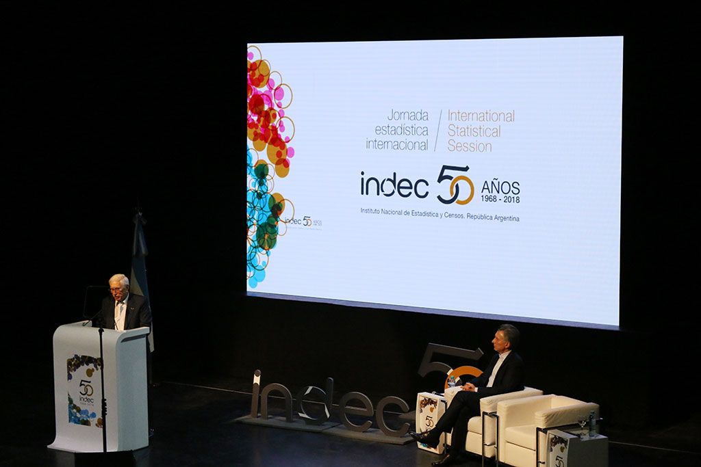 31/1/18. El Presidente de la República Argentina, Mauricio Macri, junto al Director del INDEC, Jorge Todesca, en la apertura de la Jornada estadística internacional con motivo de la celebración de los 50 años del INDEC.